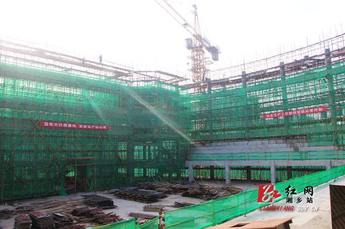 節(jié)日我在崗 建筑工人奮戰(zhàn)一線趕工期